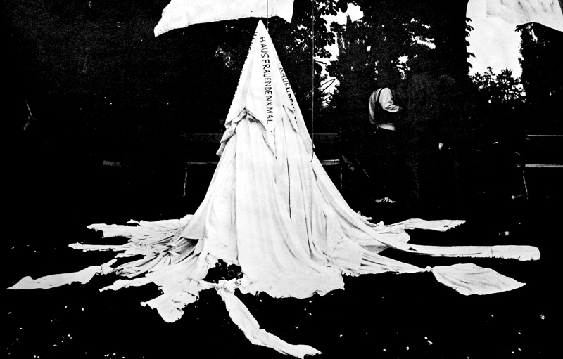 Margot Pilz - Hausfrauendenkmal
